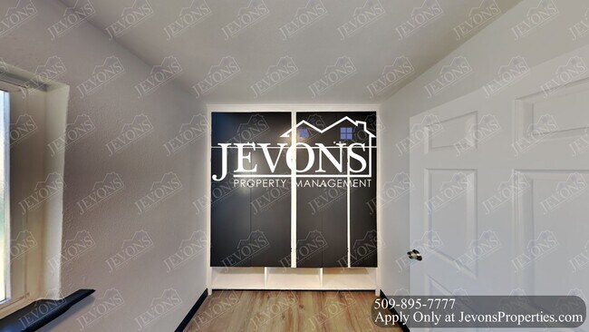 Building Photo - Spacious 3-Bedroom Home in Yakima with Fenced Yard & Driveway Parking