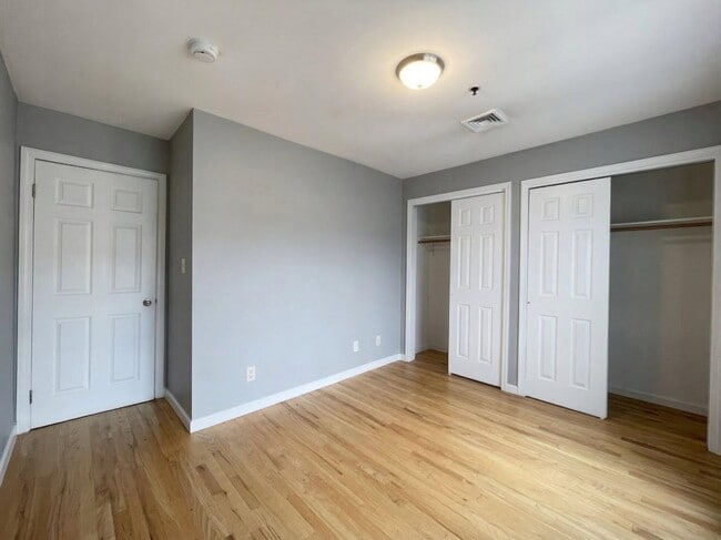 Building Photo - 420 6th St