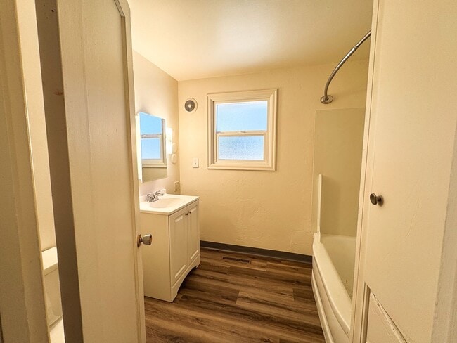 Building Photo - 3-bedroom, 1.5-bath home in Santa Clara