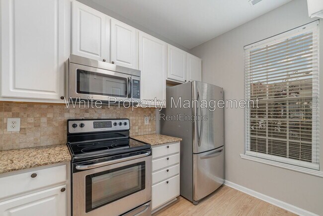 Building Photo - 825 Gentlewinds Ct