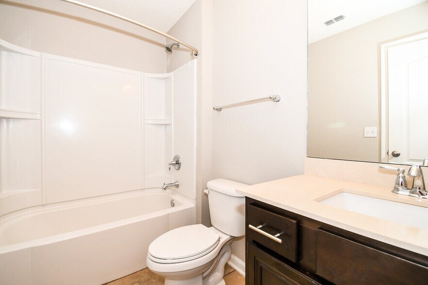 Building Photo - 636 Drysdale Dr