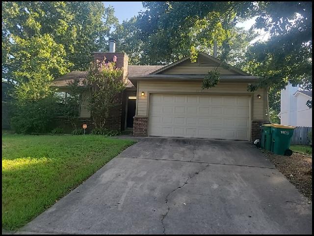 Building Photo - 1702 Calgary Trail