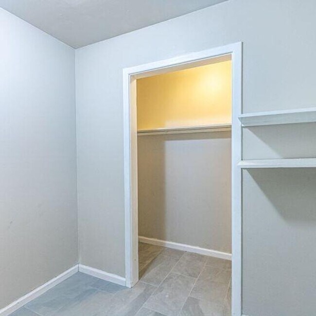 Building Photo - Room to Grow! Spacious, Remodeled 3/2/2 in Great Location!