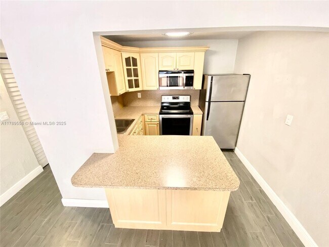 Building Photo - 10400 SW 108th Ave