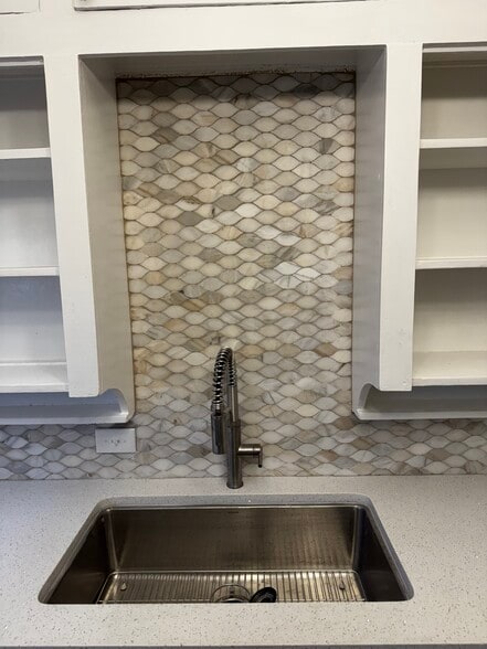 Building Photo - 111 N Winnetka Ave