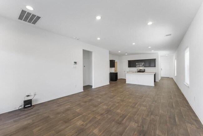 Building Photo - 14678 Cyn Pnes Ln