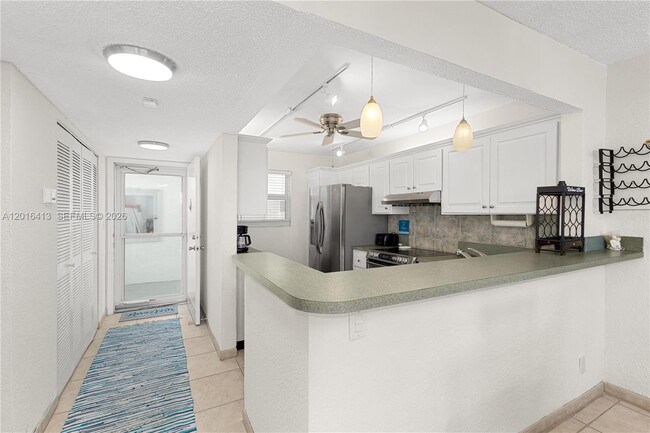 Building Photo - 1391 S Ocean Blvd