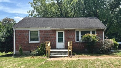 Building Photo - Near the Nashville Airport: 2BR, 1BA house...