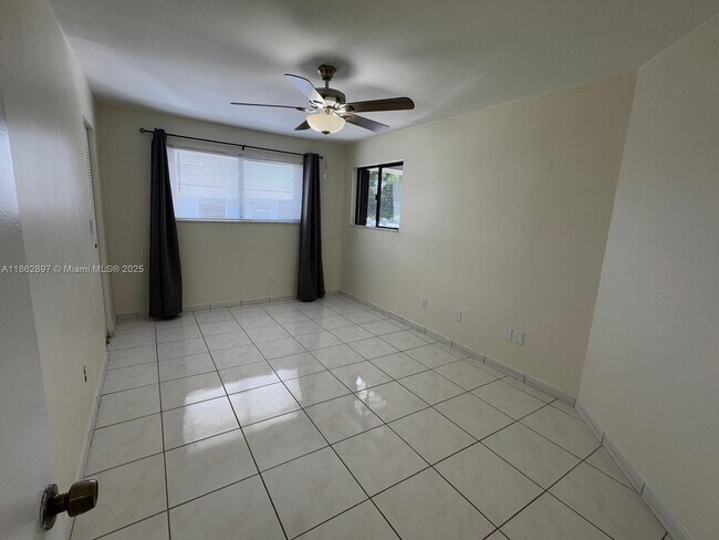 Building Photo - 9707 Hammocks Blvd