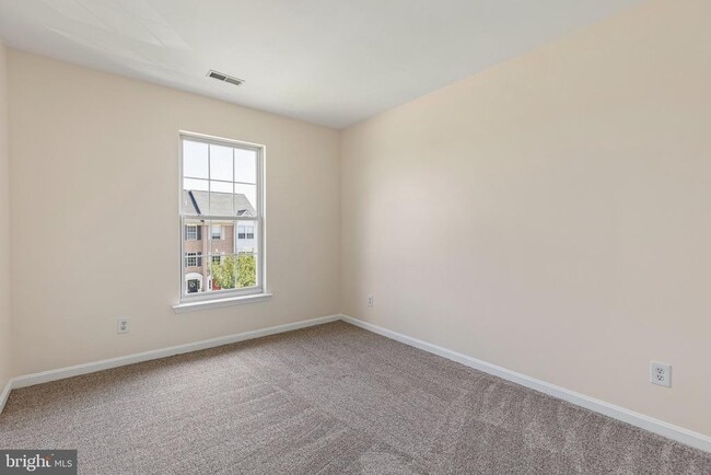 Building Photo - 22 Crenshaw Ct