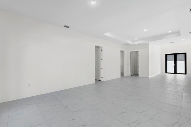 Building Photo - 4233 Jacaranda Pkwy W
