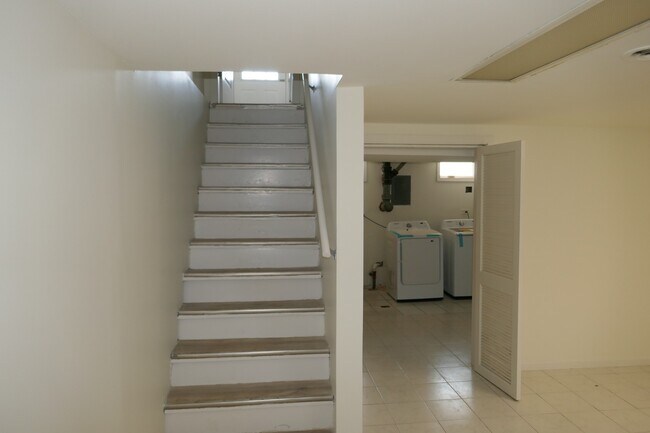 Building Photo - 5 E Judith Ann Dr
