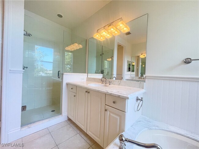 Building Photo - 1370 Mariposa Cir