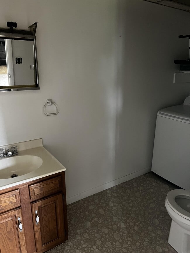 Building Photo - 238 Trimble Ave