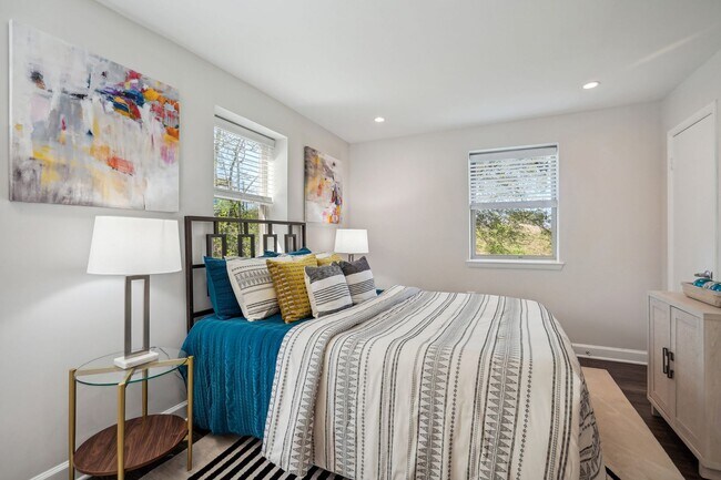 Building Photo - Lovely 3 BR/2 BA Condo in Barry Farm!