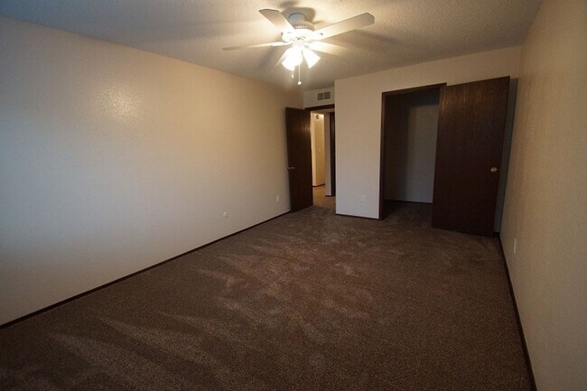 Building Photo - Charming One-Bedroom with Fountain-View Balcony