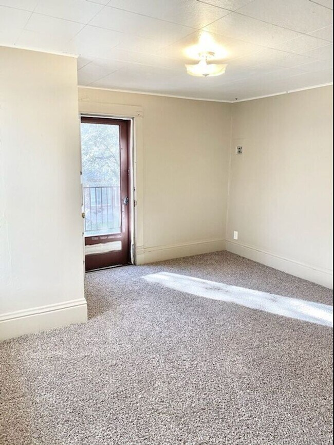 Building Photo - Nestled In A Great Neighborhood! Don't Miss this One Bedroom!