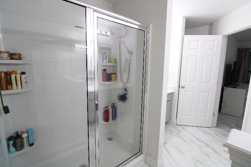 Building Photo - 600 Swallowtail Dr