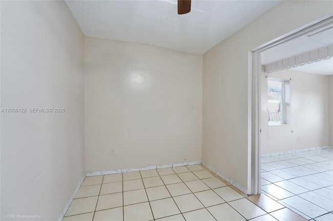 Building Photo - 166 E 17th St