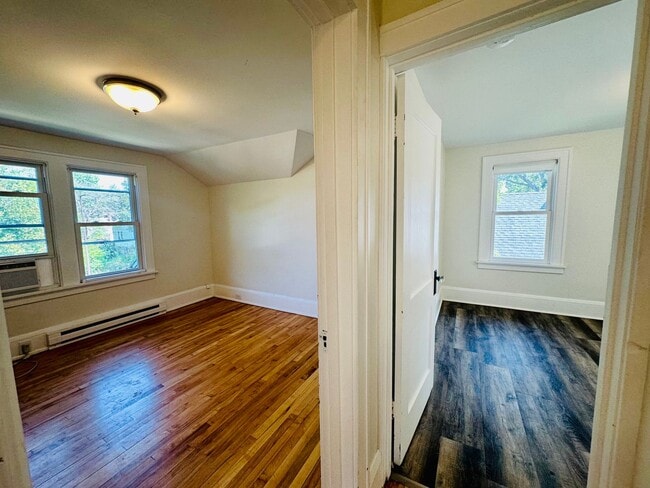 Building Photo - Newly Remodeled, Large 2 Bedroom Single Fa...