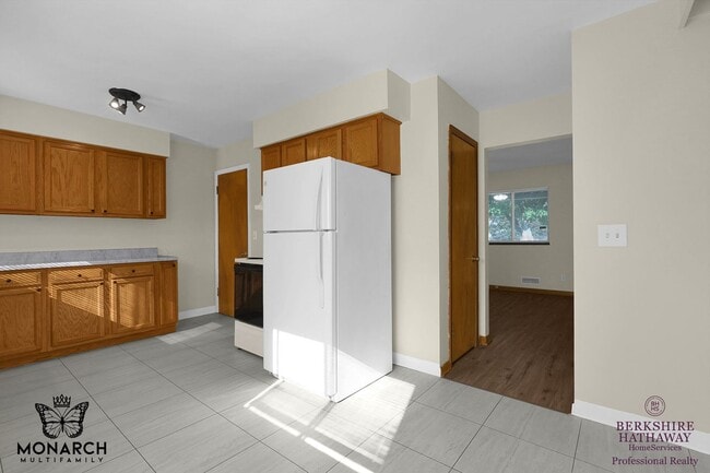 Building Photo - 3 Bedroom Home For Rent