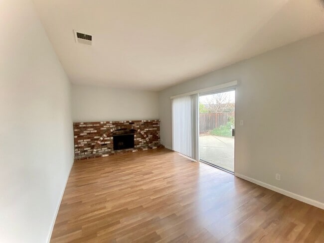 Building Photo - Upgraded 3-Bedroom 2-Bathroom Home for Rent - Union City!