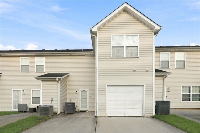 Building Photo - 8648 Thomas Ln