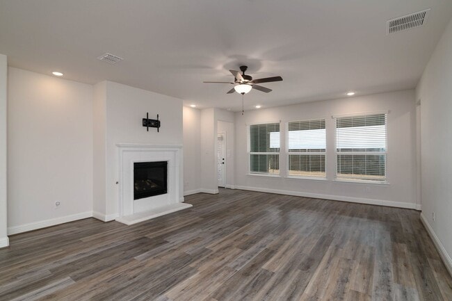 Building Photo - Beautiful 4 Bedroom, 3 Car Garage, Single Story Home in Celina!