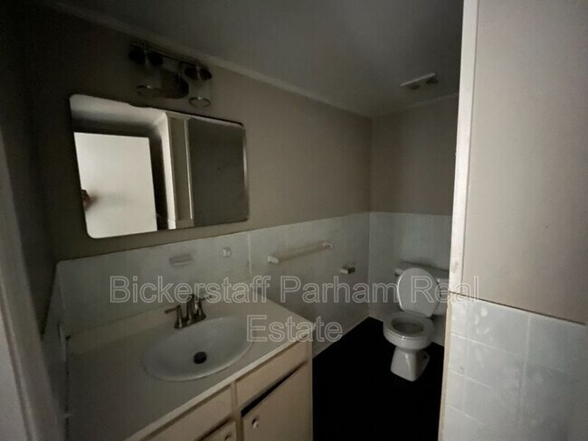 Building Photo - 105 Richmond St