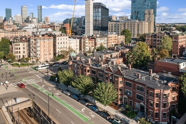 Building Photo - 903 Beacon St