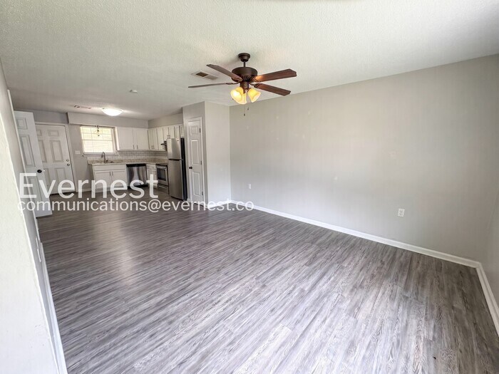 Building Photo - 1800 Labette Manor Dr