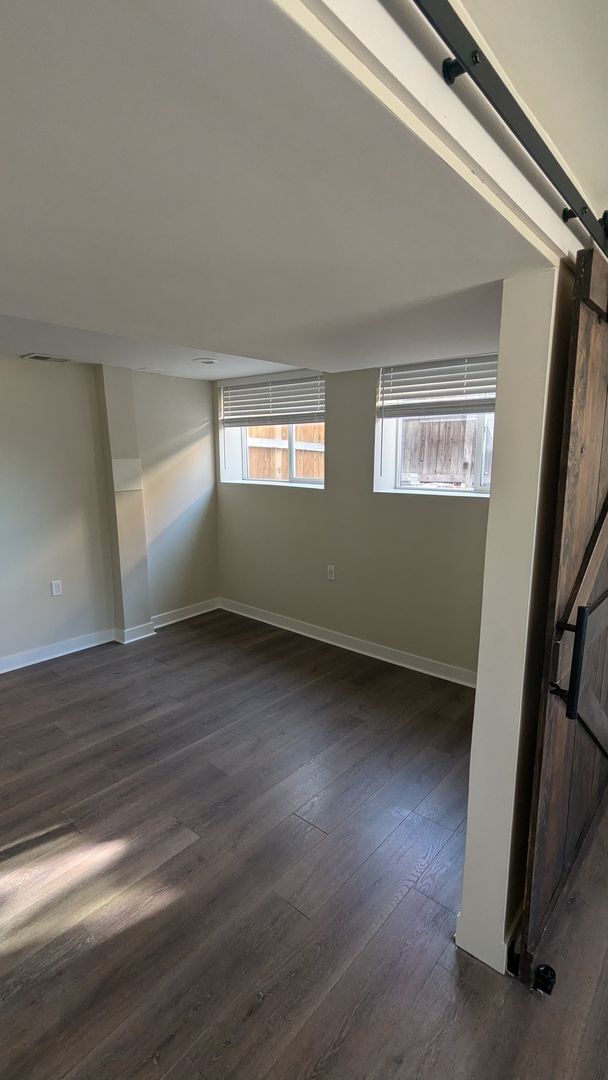 Building Photo - Newly Renovated Duplex! 1 Bedroom Garden L...