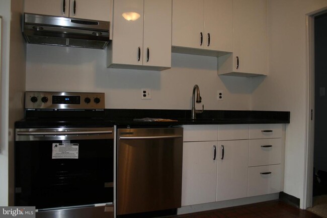 Building Photo - 9728 Kingsbridge Dr