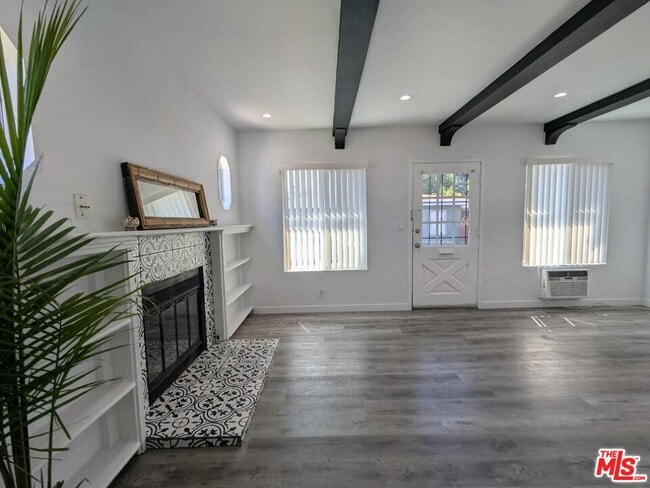 Primary Photo - 18820 Roscoe Blvd