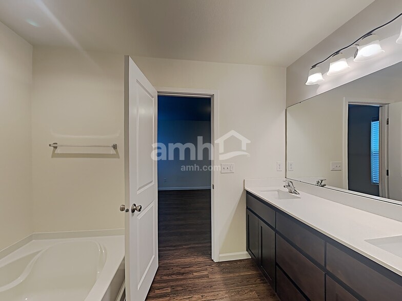 Building Photo - 1963 NW 22nd St