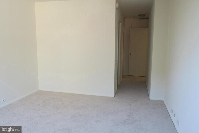 Building Photo - 1326 Spruce St