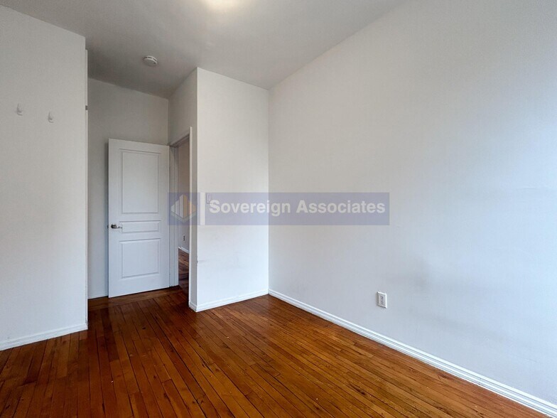Building Photo - 3139 Broadway