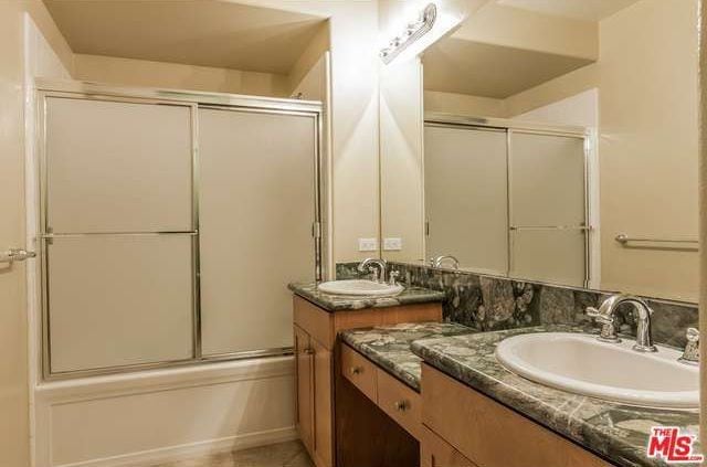 Master Bath - 13044 Pacific Promenade