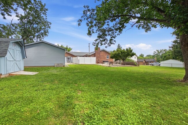 Building Photo - 4812 Sierra Dr