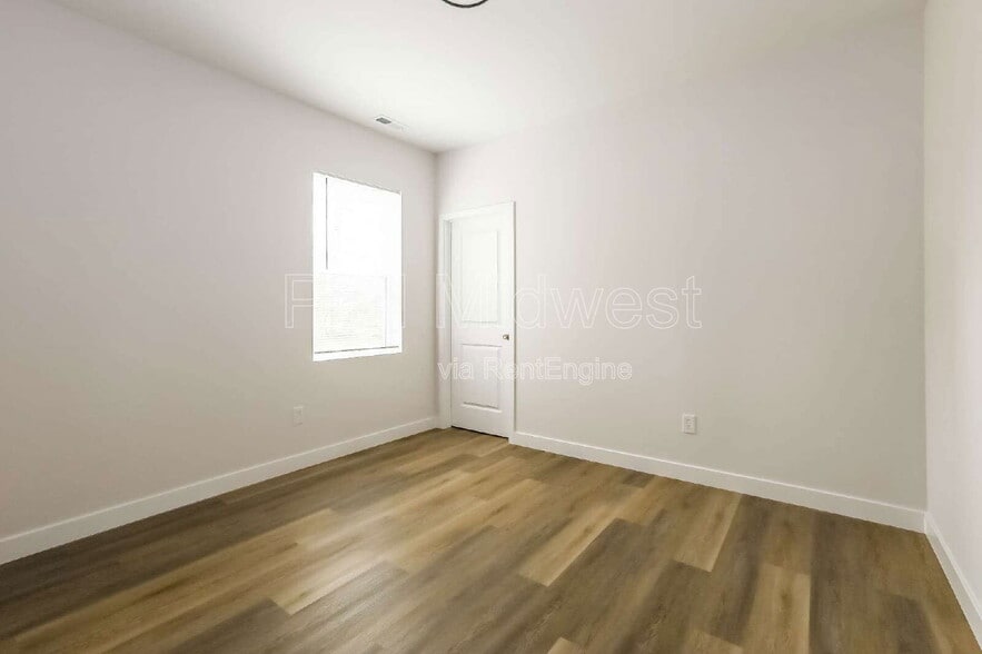 Building Photo - 2950 Winthrop Ave