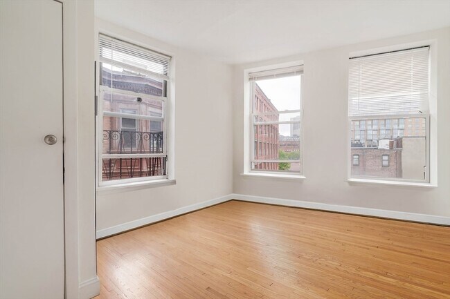Building Photo - 5 N Margin St