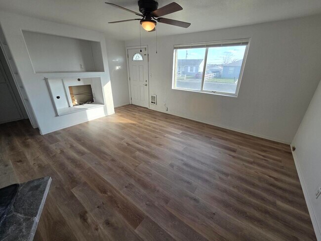 Building Photo - 258 Knolls Vista Dr