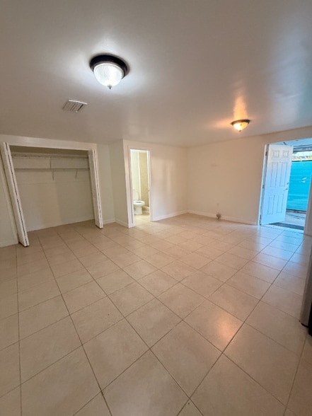 Building Photo - 5230 SW 116th Ave