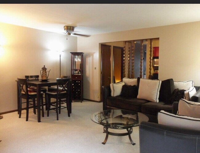 Living room - 106 Ken O Sha Dr SE
