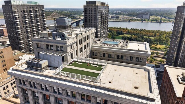 Building Photo - 300-314 N Broadway