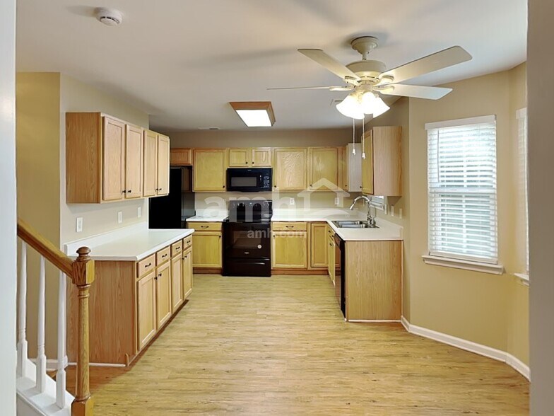 Building Photo - 1620 Harrison Way