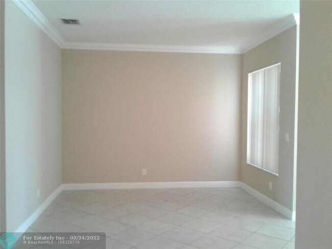 Building Photo - 3409 Lakeside Dr