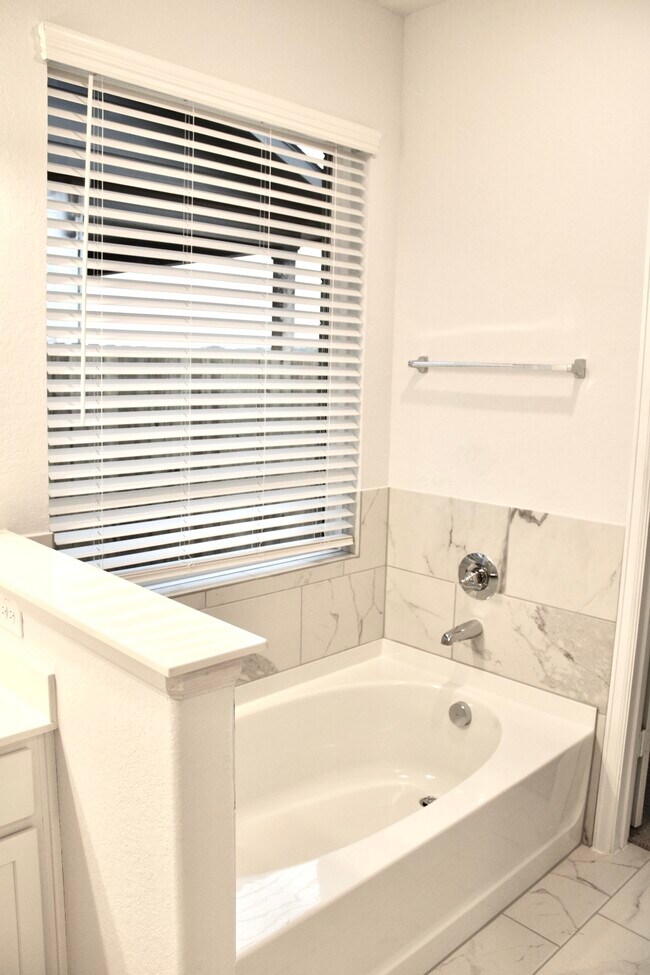 Building Photo - 949 Blue Oak Blvd