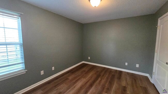 Building Photo - 229 Sunflower Dr