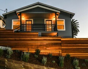 Building Photo - Updated 1 Bed 1 Bath in the Heart of Echo Park - Parking, laundry and great views!